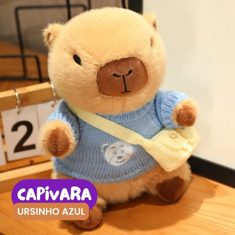 Capivara de Pelúcia com Roupa e Bolsinha