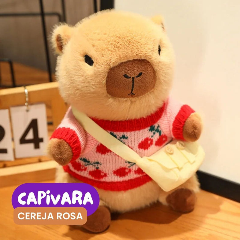 Capivara de Pelúcia com Roupa e Bolsinha