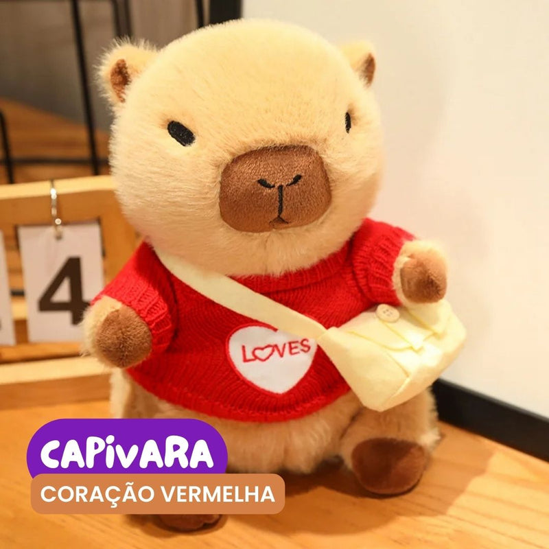 Capivara de Pelúcia com Roupa e Bolsinha