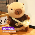 Capivara de Pelúcia com Roupa e Bolsinha