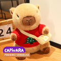 Capivara de Pelúcia com Roupa e Bolsinha